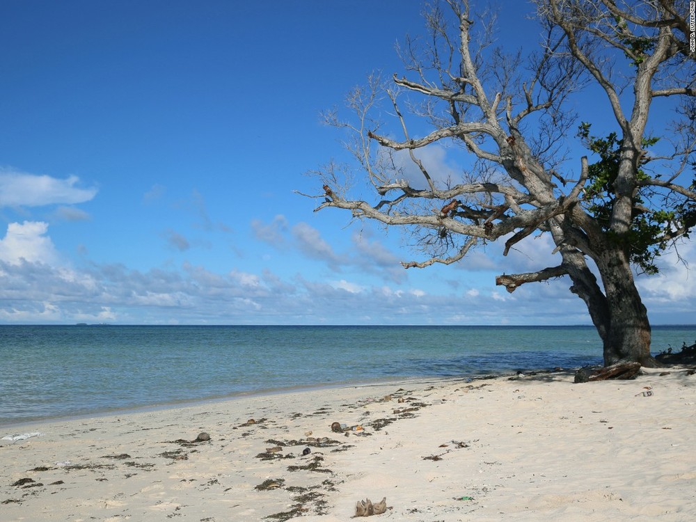 Cộng hòa Quần đảo Marshall là một đảo quốc của người Micronesia nằm ở phía tây Thái Bình Dương.  Cư dân quần đảo Marshall sinh sống trên 29 đảo san hô và năm hòn đảo ở giữa Hawaii và Australia.